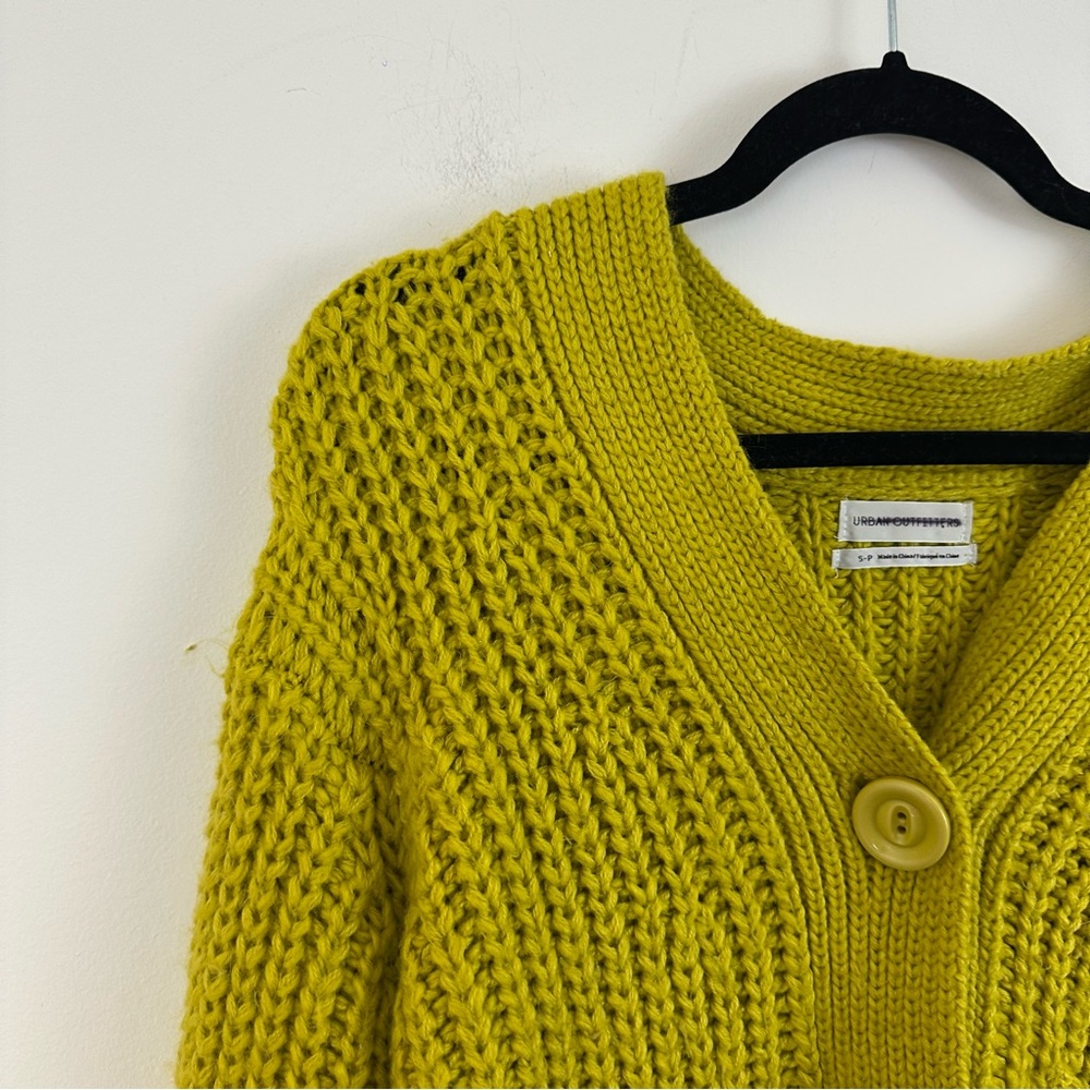 Urban Outfitters Chunky Knit Button Cardigan Size Small Chartreuse Yellow - Picture 2 of 6